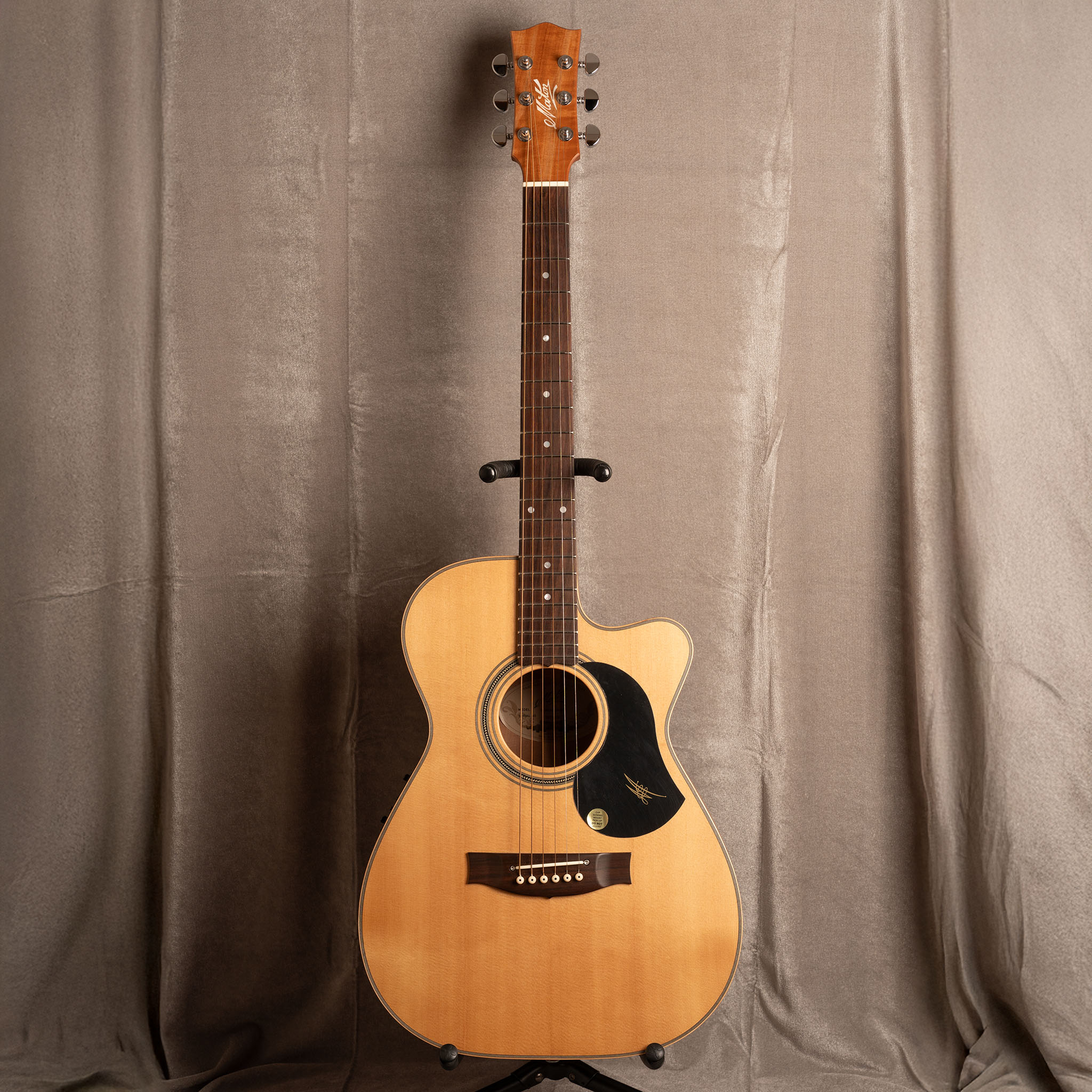 MATON | Joe Robinson Signature