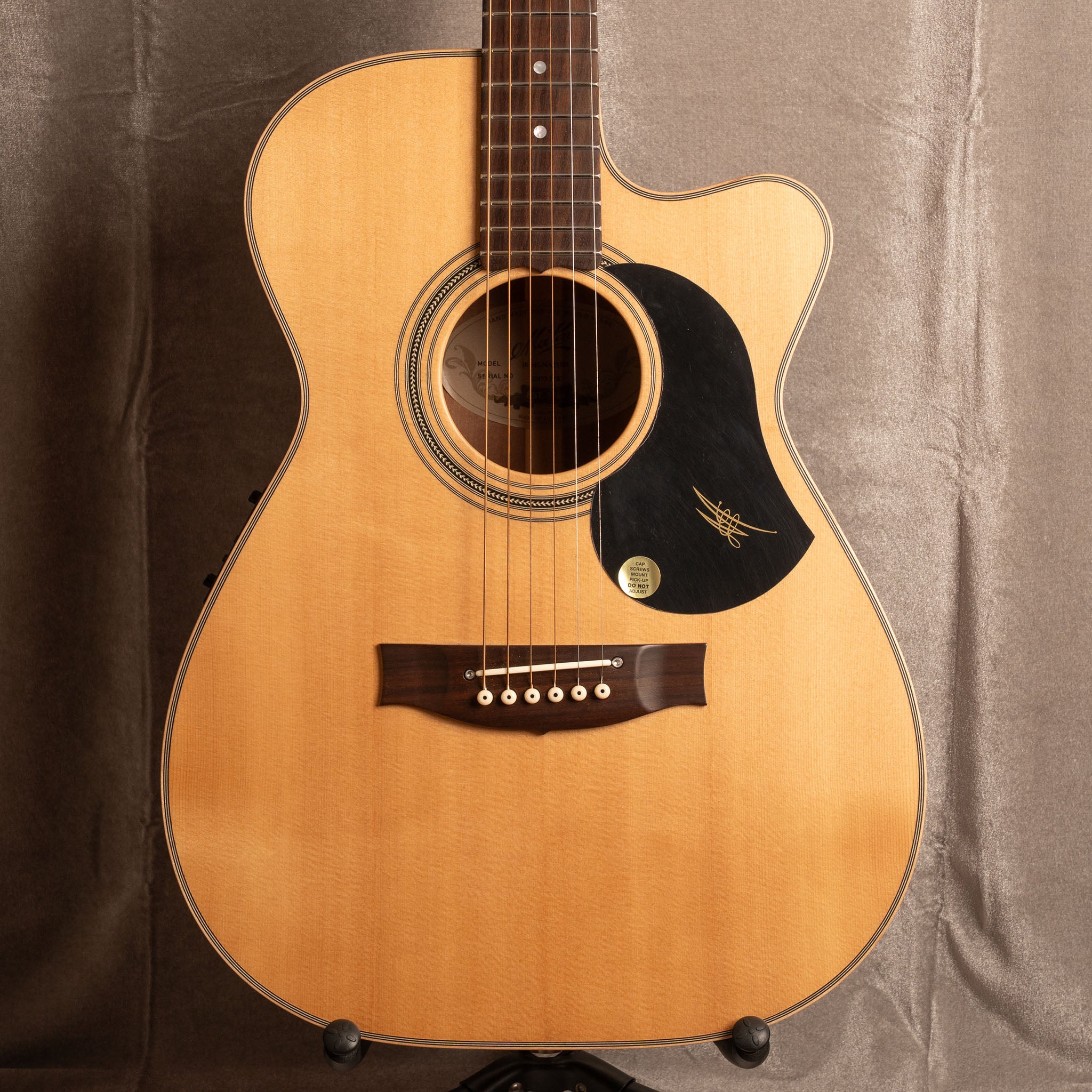MATON | Joe Robinson Signature