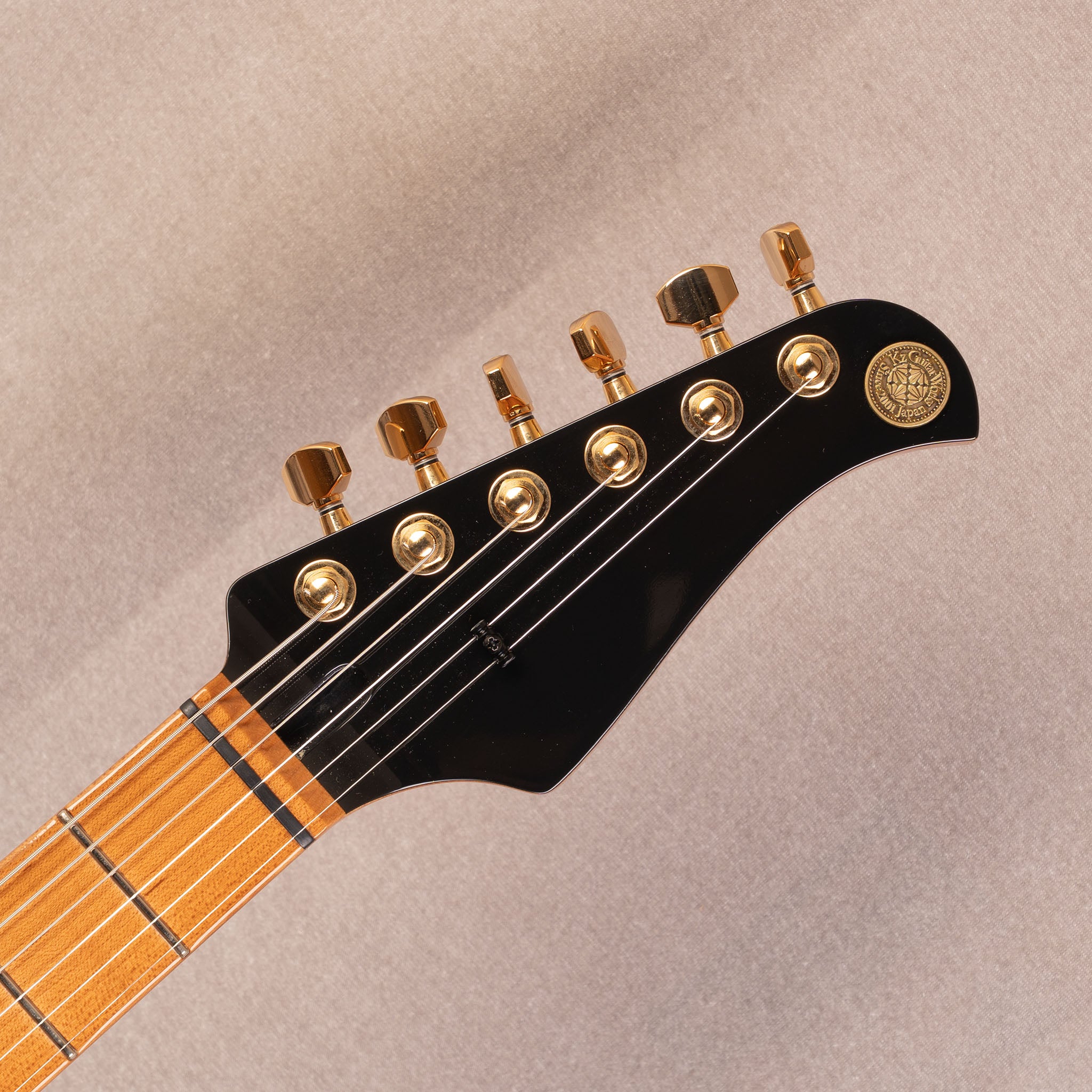 Kz Guitar Works | Kz ST Trad 22 2H6 Black – Zanshin Musical